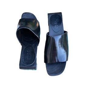 Gucci Black Leather Sandals